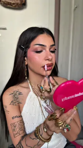 A post by @giadahassann on TikTok caption: @Huda Beauty you never miss for me #gifted 