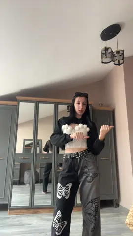 A post by @ on TikTok caption: Не коментираме моите чорапи с джапанки плс!🙏🏻😭 Включи се в предизвикателството на ,,Без край, но’’ спечели 10 билета и 5 @Alexandrina Beauty продукта!🤍 #bulgaria #безкрайно #alexcheto1 #foryoupage 