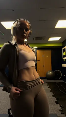 A post by @kaydonnelly2 on TikTok caption: quick lil ab/core workout🏃🏼‍♀️‍➡️#fypage #fyp #foryou #fy #gym #abworkout 