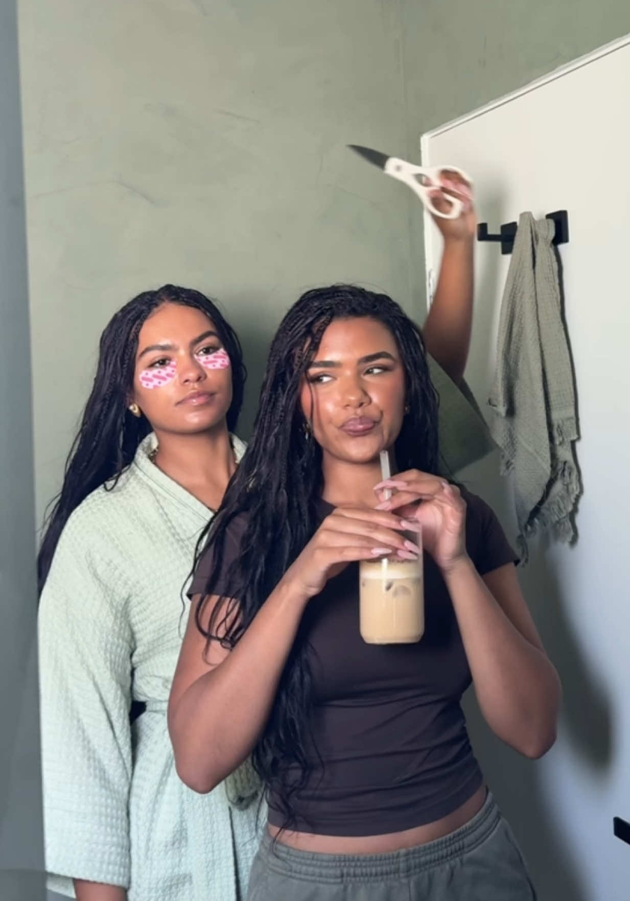 A post by @makenzieandmalia on TikTok caption: Taking out the braids!!
