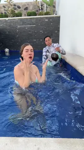 A post by @dayaacervantes on TikTok caption: Tantito agarras el celular y ya valió 😂@Shulito calderon IG DAYAACERVANTESS 💗