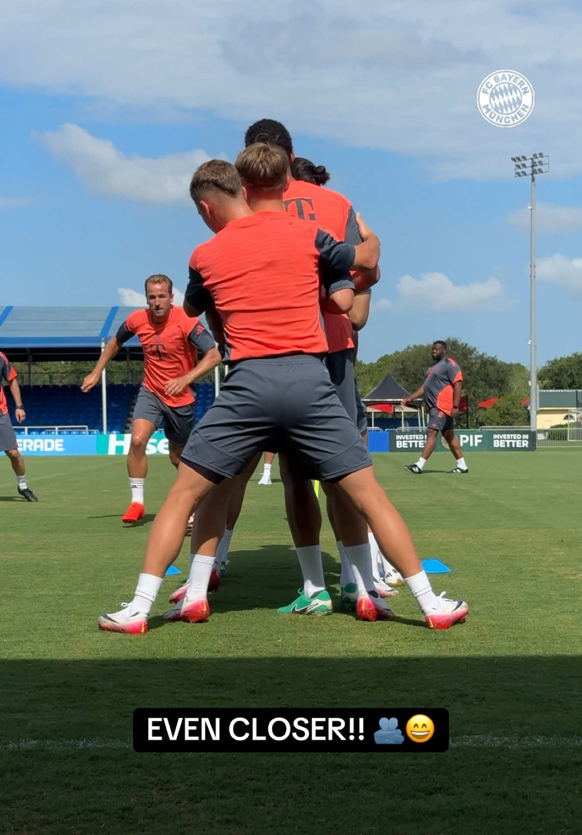 A post by @fcbayern on TikTok caption: 🗣️ 𝗖𝗟𝗢𝗢𝗢𝗢𝗢𝗢𝗢𝗦𝗘𝗥!! 😤 Another day, another drill. 👀  #FIFACWC #Take#TakeItToTheWorldayern #MiaSanMia 
