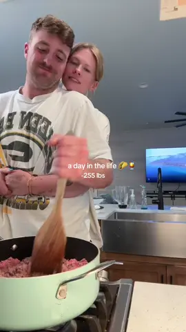 A post by @smallersam_pcos on TikTok caption: “Tacos are a boy job” 🤪🌮  #tacos #ditl #whatieatinaday #caloriedeficit #protein #beach #vacation #summer #girlmom #pcos 