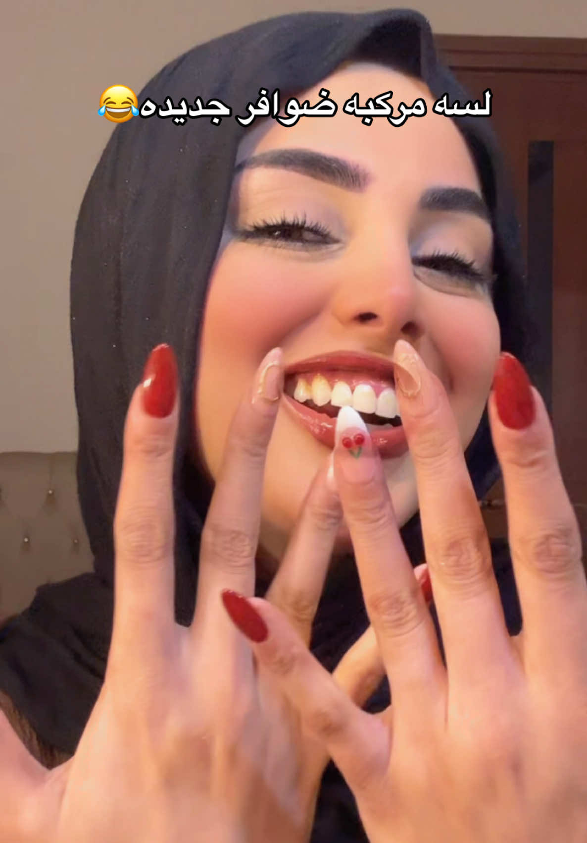 A post by @mayare.nagiib on TikTok caption: الترند دا جامد علشان الضوافر بس مش اكتر  😂#صاحبه_قلم_الروج_الاحمر #trust_mayar_emad 