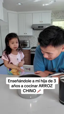 A post by @lafamiliahung on TikTok caption: Enseñándole a mi hija de 3 años a cocinar ARROZ CHINO 🥢 ¿Qué te pareció? ¿Qué otra receta quieres aprender?
