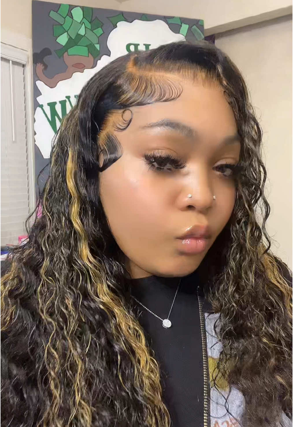 A post by @dadollsamira2 on TikTok caption: YALL BEEN WAITIN ON THIS WIG FROM @QUANDIAN Hair @QUANDIAN HAIR BEAUTY 🙂‍↔️🙂‍↔️🙂‍↔️ • #foryoupage #wiginstall #humanhair #wigstyling #fypage #trending #higlightedwigs #wighairstyle #wigstyling #hairstyles #hairtok #humanhairwig #quandianhairamazon #wiginfluencer #fyp #dadollsamira 