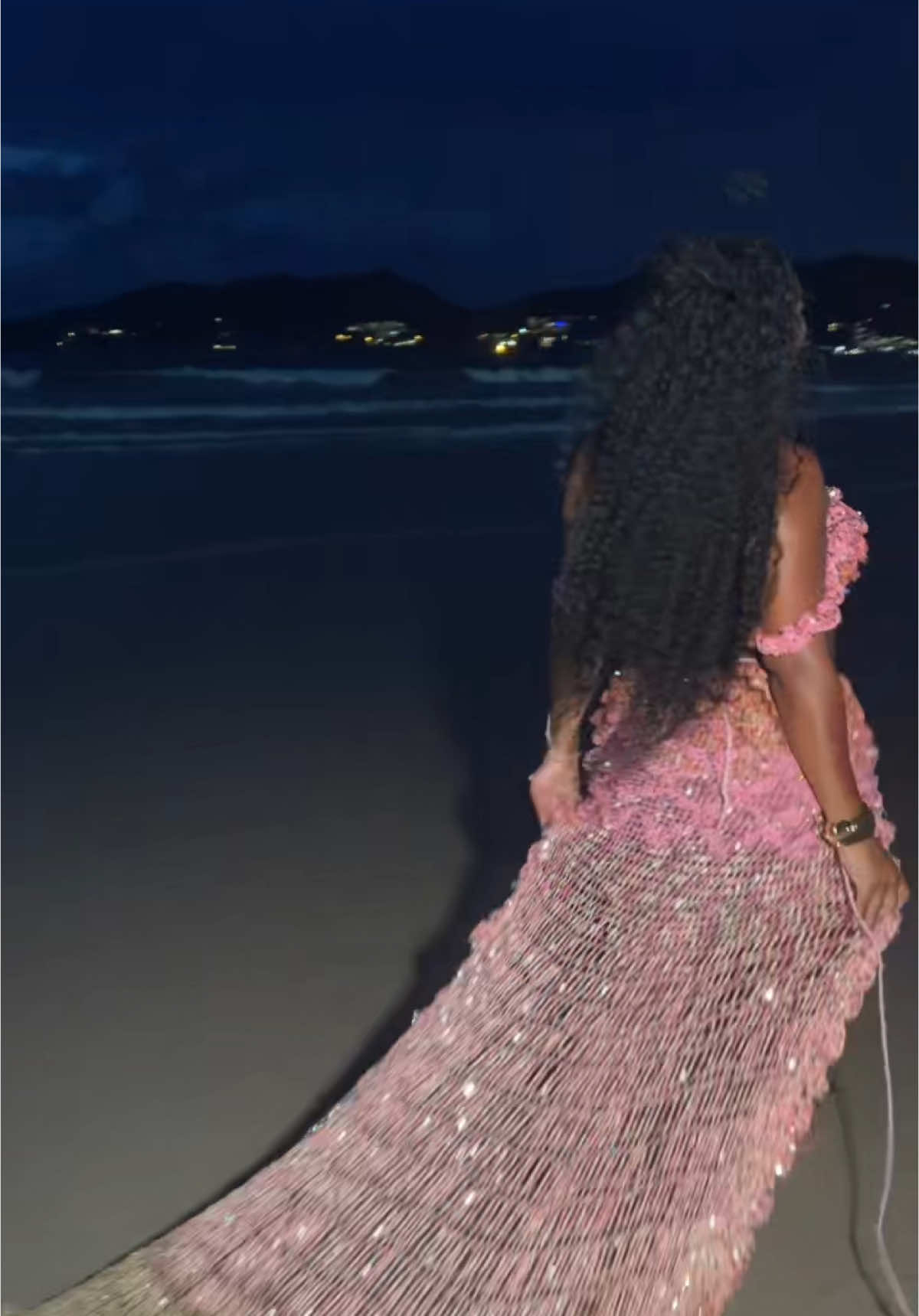 A post by @itsnatiajah on TikTok caption: I’ve been waiting all summer to do this trend 😭😍 #fy #blackgirktiktok #blackgirltravel #beyonce #drunkinlove 