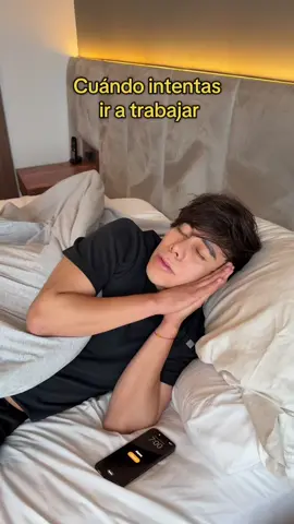 A post by @sonrixs_ on TikTok caption: No soy yo es la cama 😨 #Sonrixs 
