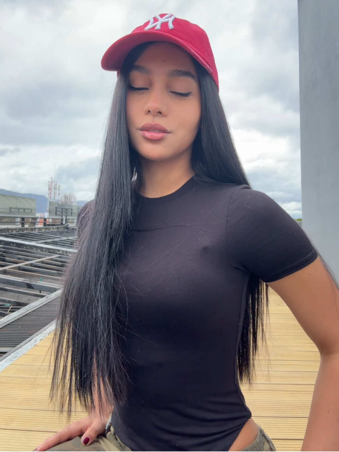 A post by @barbaramirezzz on TikTok caption: 😔🤚🏾