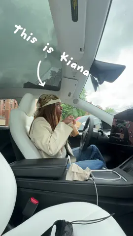 A post by @kileroux on TikTok caption: We’re MOVINGGG ( which one do you think I chose ?? )  #foryoupage #advicetiktok #adviceforgirls #movingon #movingvlog #momsoftiktok #momlife 