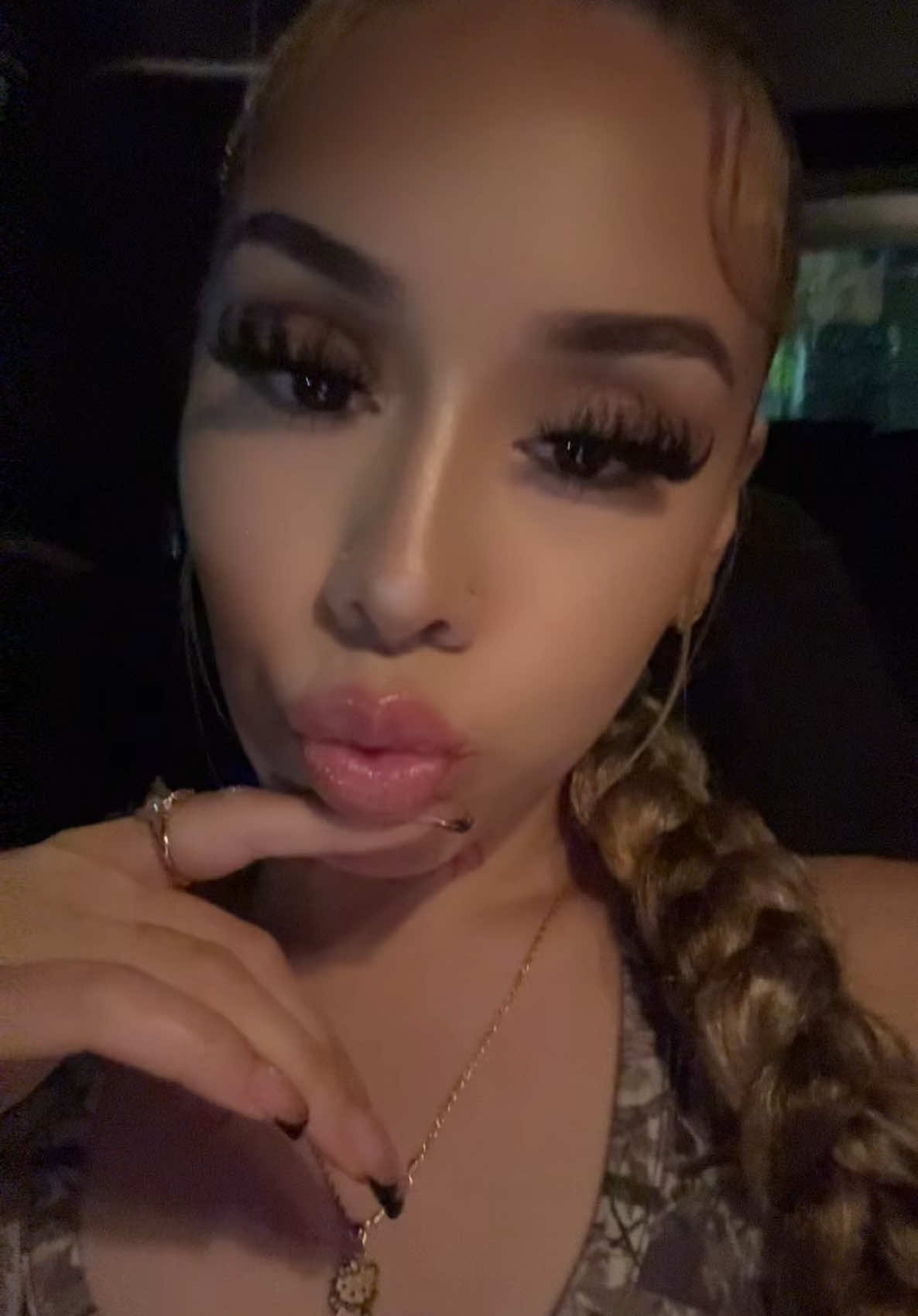 A post by @moneykbbyy on TikTok caption: 🤩