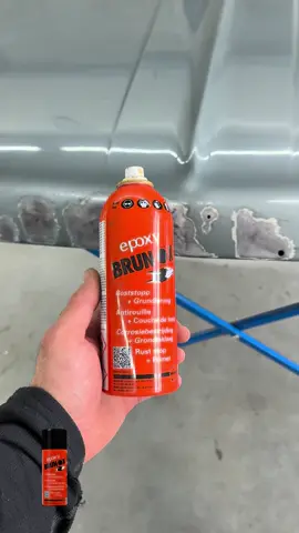 A post by @aaronkukic on TikTok caption: ▪️Opel Commodore – Rostsanierung mit Leidenschaft & System Komplette Instandsetzung statt Austausch mit den bewährten Produkten von BRUNOX®. Bei diesem wunderschönen Opel Commodore durfte ich meiner Leidenschaft für echtes Handwerk freien Lauf lassen. Von Anfang bis Ende habe ich jede einzelne Stelle mit höchster Sorgfalt aufgearbeitet von den Seitenwänden über die Türen bis hin zum vorderen Abschlussblech. Keine Neuteile, kein Austausch stattdessen präzise Rückverformung, Ausbeulen, Schweißen, Entrosten, Füllern, Lackieren und finaler Schutz. 💪 Das Ergebnis? Ein Fahrzeug, das wieder durch und durch gesund ist und ein Kunde, der absolut begeistert war. Das ist es, was meine Arbeit ausmacht: Echte Handwerkskunst, die berührt. 🔧 Eingesetzte Produkte von BRUNOX® mein starker Partner im Bereich Rostschutz & Konservierung: ⸻ 🔩 BRUNOX® epoxy® Roststopp & Grundierer in Einem Die millionenfach bewährte Lösung in nur drei Schritten: 	•	Patentierter Roststopp mit Tiefenwirkung – penetriert tiefer als klassische Rostumwandler. 	•	Frei von Chromat, Zink und Phosphorsäure. 	•	Kein Anschleifen, kein Abwaschen – perfekte Grundlage für alle gängigen Lacksysteme. 	•	Lagerstabil und anwenderfreundlich – erhältlich als Aerosol & Streichausführung. ⸻ 🛠 BRUNOX® Turbo-Spray® – Der multifunktionale Allrounder Das Multifunktionsspray für Industrie, Handwerk & Werkstatt: 	•	Schmierung & Korrosionsschutz in einem – auch bei -50 °C wirksam. 	•	Löst festsitzende Verbindungen, schützt Kontakte, entfernt Teer & Klebereste – ohne Lack oder Gummi anzugreifen. 	•	NSF H2 zertifiziert – für maximale Vielseitigkeit in der Anwendung. ⸻ 🛡 BRUNOX® IX 100 – Hochwertige Wachsversiegelung Der perfekte Langzeit-Korrosionsschutz für Unterboden, Hohlräume & Transport: 	•	Temperaturbeständig bis 80 °C, trocknet zu einem elastischen, nicht brüchigen Schutzfilm. 	•	Ideal für klassische Fahrzeuge, Achsen, Rahmen, Ketten & mehr. 	•	Schutzdauer: 🏭 Indoor bis zu 5 Jahre 🛣 Überdacht bis zu 1,5 Jahre 🌧 Outdoor bis zu 1 Jahr 	•	Natürlich 100 % kompatibel mit BRUNOX® epoxy® ⸻ 🎥 In meinem neuen Video zeige ich euch die gesamte Aufbereitung am Opel Commodore – Schritt für Schritt dokumentiert. Echte Instandsetzung statt Austausch. Echte Ergebnisse. Echtes Handwerk. ➡️ Jetzt reinschauen – und sehen, wie aus altem Blech wieder Substanz wird. (Werbepartnerschaft mit Brunox)