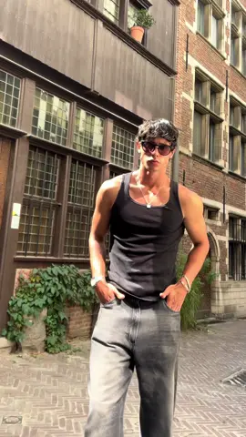 A post by @pedroemmert on TikTok caption: primo giorno in Belgio  #summer #lifestyle #vibes #travel 