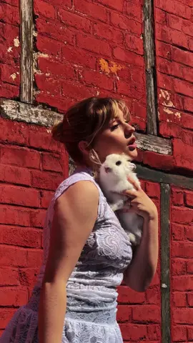 A post by @marinedmusique on TikTok caption: le clip de Cœur maladroit : quelques images des backstage de cette journée 🐰  #behindthescene #tiktokmusic 