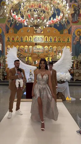 A post by @adrianaciriblan95 on TikTok caption: Multumesc Doamne pt tot 🙏🏻❤️🥹 Mulțumesc @Kashmir Concept pt look, @Nobel Dress pt rochie și @Decor Evenimente pt superbul decor 🥹❤️iar lui @stfoficial1 pt costumele băieților 