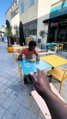 A post by @c_zasta on TikTok caption: Tu vois dans quel pays 😭😭#humain #foruyou 
