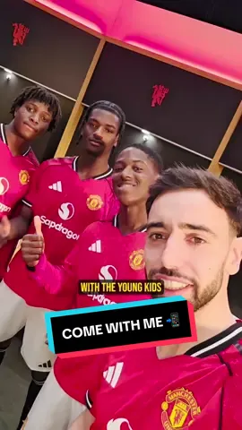 A post by @manutd on TikTok caption: A day in the life 🔴📲