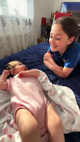 A post by @mari23079 on TikTok caption: #mamicade4💙💙💖💖 #surioaramea #england #happyfamily @Luci @Andreea Bratie 