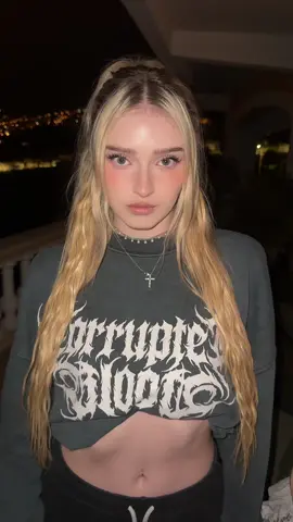 A post by @honeypuu on TikTok caption: #fyp 