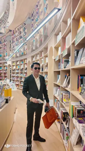 A post by @lynyuebms70 on TikTok caption: #လင်းသိုက်ညွန့် 