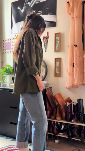 A post by @molotovgirl on TikTok caption: chil day chill fit 🏷️: #OOTD #outfit #outfitoftheday #outfitinspo #outfitinspiration #outfitideas #fitinspo #fitinspiration #style #styleinspo #thrift #thrifted #secondhand #vintage #vintagefashion #vintageclothes #truevintage #vintagestyle #womenswear 