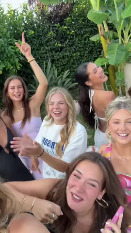 A post by @luna.nieuwboer on TikTok caption: The gang 