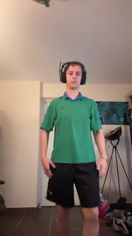 A post by @letshugotv on TikTok caption: Neuer trend leute 🤗