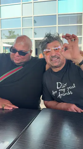 A post by @chico_lottomillionaer on TikTok caption: Was denkt ihr wie weit Emre gelaufen ist? Schreibt es in die Kommentare🏃 @🇹🇷Emre.Yilmaz.Boxer🧿  #bremerhaven #chicolottomillionär 