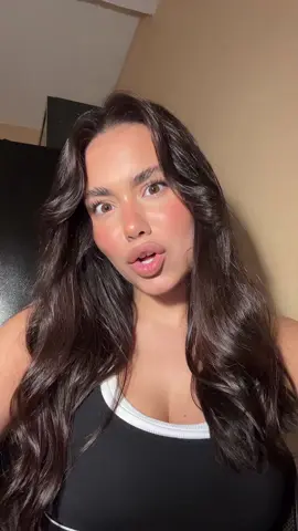 A post by @parzialeerebeccaa on TikTok caption: O solo di andarcene VIAAAAAAAA In collaborazione con @warnermusicitaly