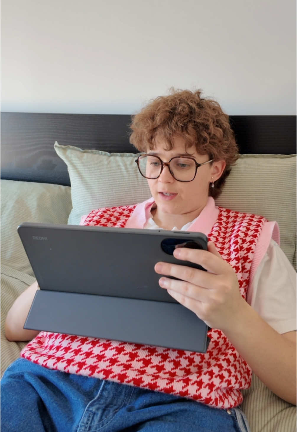 A post by @mariappymeal1 on TikTok caption: Est-ce que vous aussi votre papa est devenu accro à sa nouvelle tablette ?  Redmi Pad 2 de @Xiaomi France  #humour #acting #xiaomi