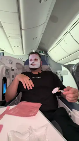 A post by @xurxocarreno on TikTok caption: El día en el que Rocío me dijo de hacer una Skin Care