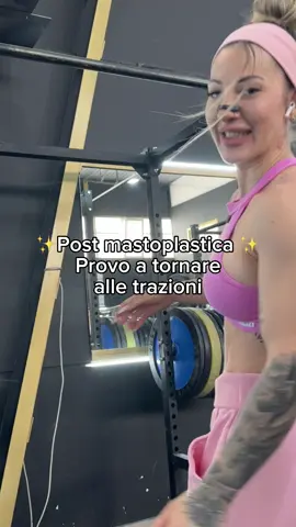 A post by @chiccaf7 on TikTok caption: Facevo trazioni perfette. Ora mi fermo a metà. Ma non mi vergogno di mostrarlo. Perché questo fa parte del percorso: accettare che il corpo cambi e che alcune cose vadano riconquistate, con pazienza e testa. Sono passati 9 mesi dalla mastoplastica. Il recupero fisico è stato lungo, ma il recupero della forza… ancora di più. Le trazioni erano il mio esercizio preferito oggi sono il mio metro di sfida. E anche se non riesco più a farle come prima, sto lavorando per tornarci. 🎯 Non si ricomincia da zero. Si ricomincia da chi sei diventata. 👇 Dimmi nei commenti: qual è il tuo esercizio da riconquistare?#gymtok #chiccafgm #trazioni 