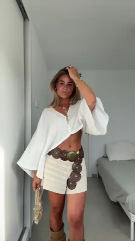 A post by @fleurluttikhuis on TikTok caption: Dressed on time for once ✨