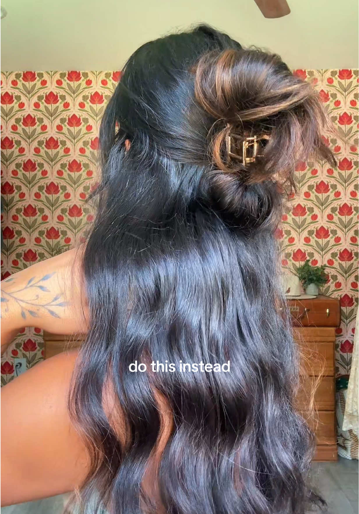 A post by @madeandtaylored on TikTok caption: Makes your hair look SO much fuller 😍 #hairtok #hairtutorials #clawcliphairstyles #madeandtaylored 