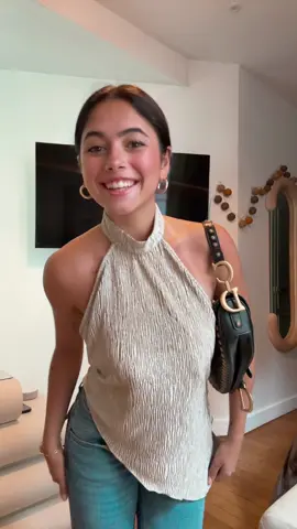 A post by @miel_abtt on TikTok caption: Avouez je fais des progrès en outfit 🤣😭