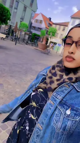A post by @khadrabid1 on TikTok caption: #CapCut #somalitiktok #puntlander🇸🇱 🔗🤎💐🍯⚡️ #foryoupage #fyp #viralvideos 
