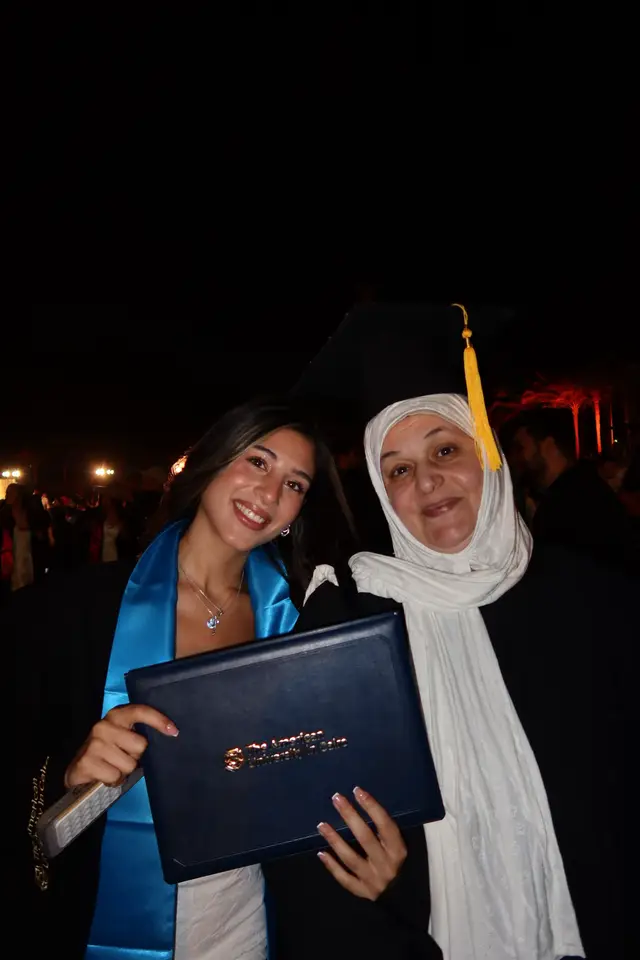 A post by @yourfavlillyxox on TikTok caption: الحمدلله 🤍👩🏻‍🎓👩🏻‍🎓