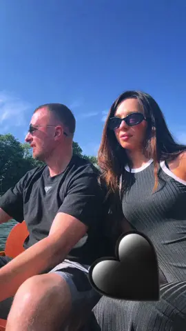 A post by @andra_a34 on TikTok caption: #fyp #habibi #tucuminedemânășiatât👩🏻‍🤝‍👨🏼 