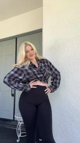 A post by @lillybloomes on TikTok caption: #dance #fyp 
