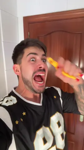 A post by @escardii on TikTok caption: Respuesta a @the boy🗿🗿 gritos sabrosones 🗣️🤣 #parati #escardi 