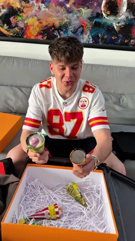 A post by @daviiidenko1 on TikTok caption: 🔥 Hai la Beach, Please! cu Corso! Cumpara orice inghetata Corso, inscrie bonul prin Whatsapp la 0769.555.606 sau pe site-ul poftadepremii.ro și poti câștiga unul dintre cele 10 bilete duble VIP la Beach, Please!   #ofCorso #BPessentials #BeachPlease #ad
