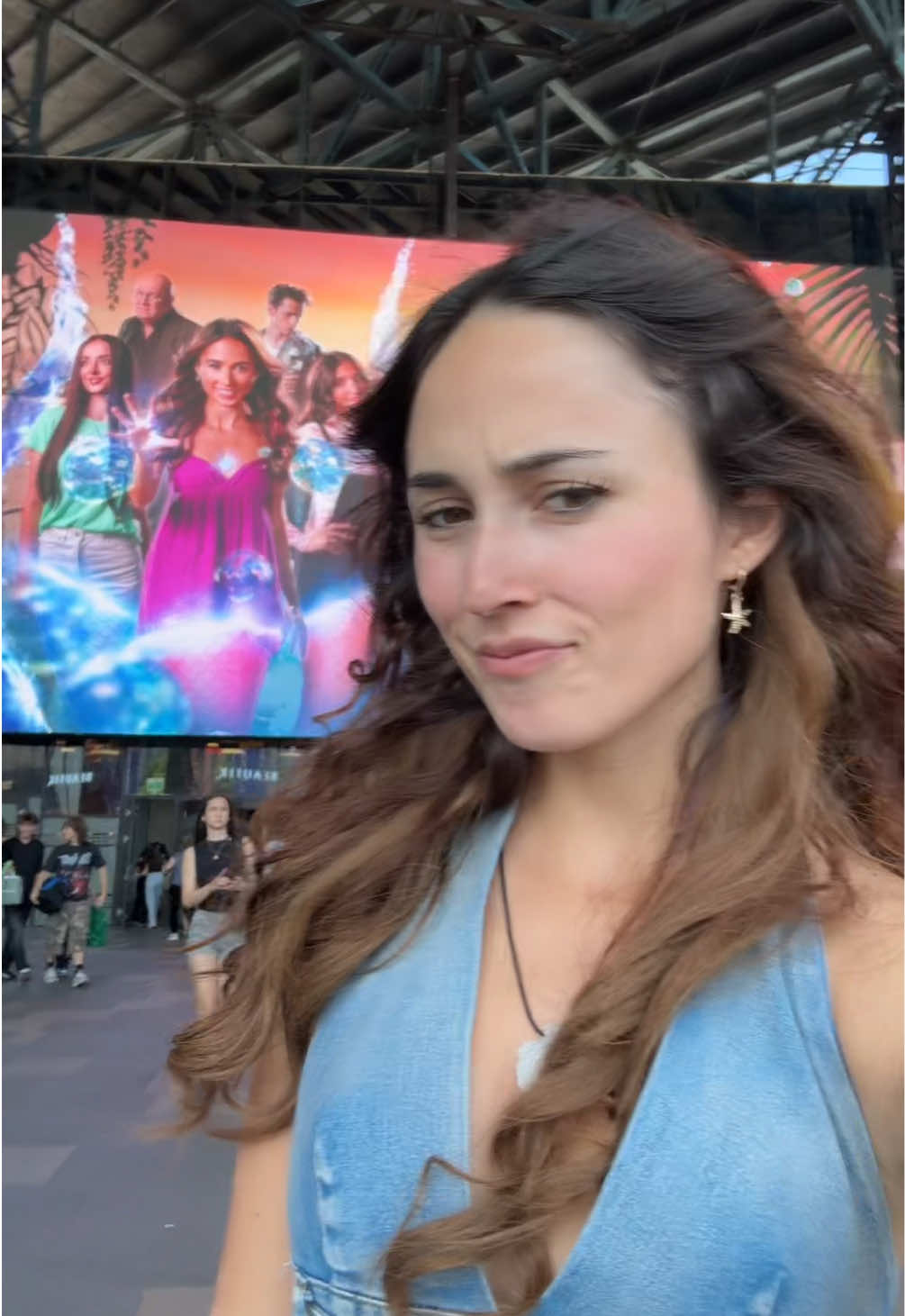 A post by @andragogan on TikTok caption: Filmul SIRENELE 2 "Insula Misterioasa" acum în toate cinematografele din țară!! 😍 Bilete pe sirenele.ro 🎬 Cel mai frumos film pentru copii si adolescenti din 2025!! #Sirenele2MaiBunDecatPrimul @Iulius Mall Cluj #cinemacity 