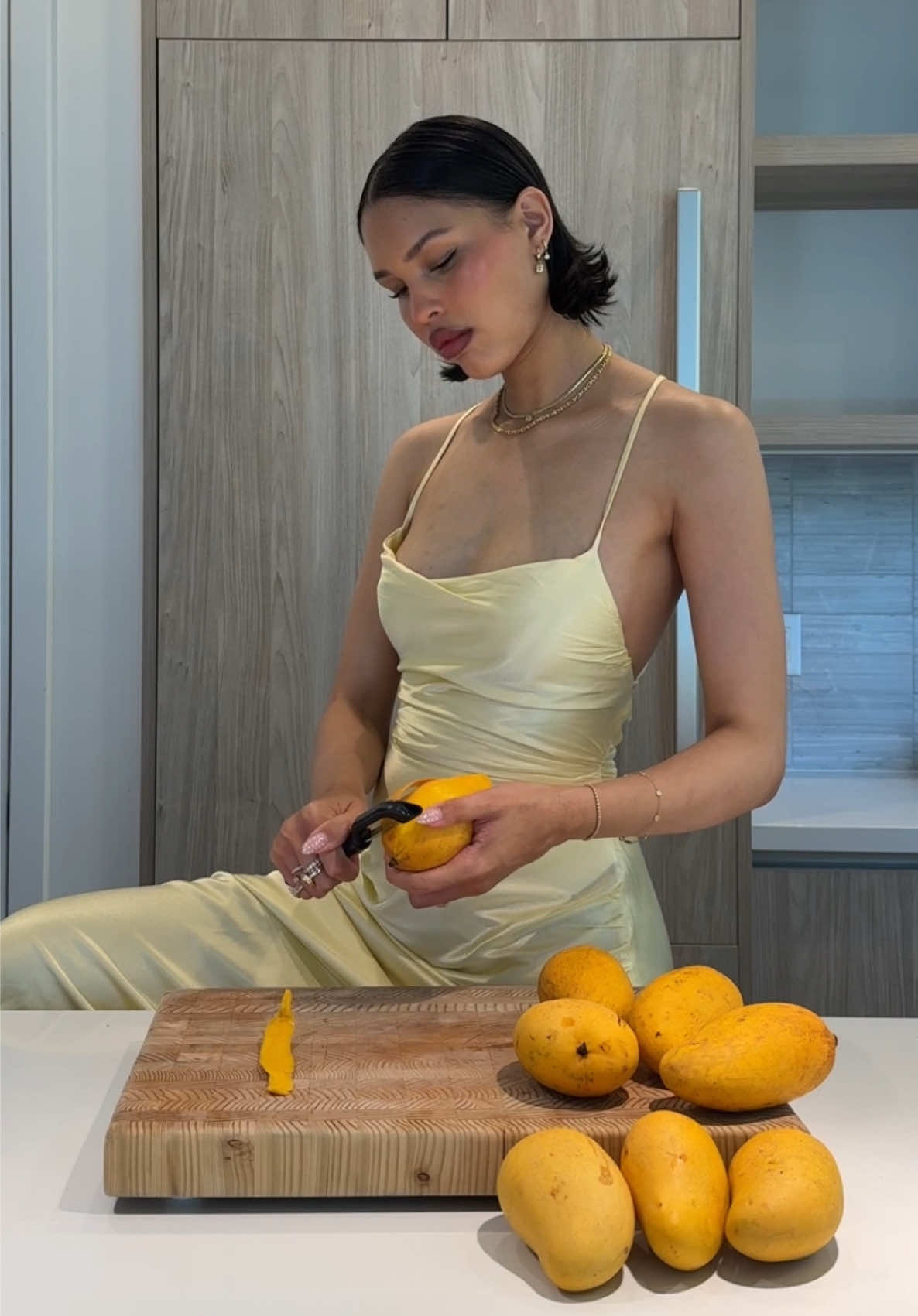 A post by @naraazizasmith on TikTok caption: divine!🥭 #easyrecipe #homecooking #fypシ #baking #dessert #marriage #cravings 