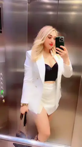 A post by @la_b_l_a_n_d_e on TikTok caption: #Recuerdos 