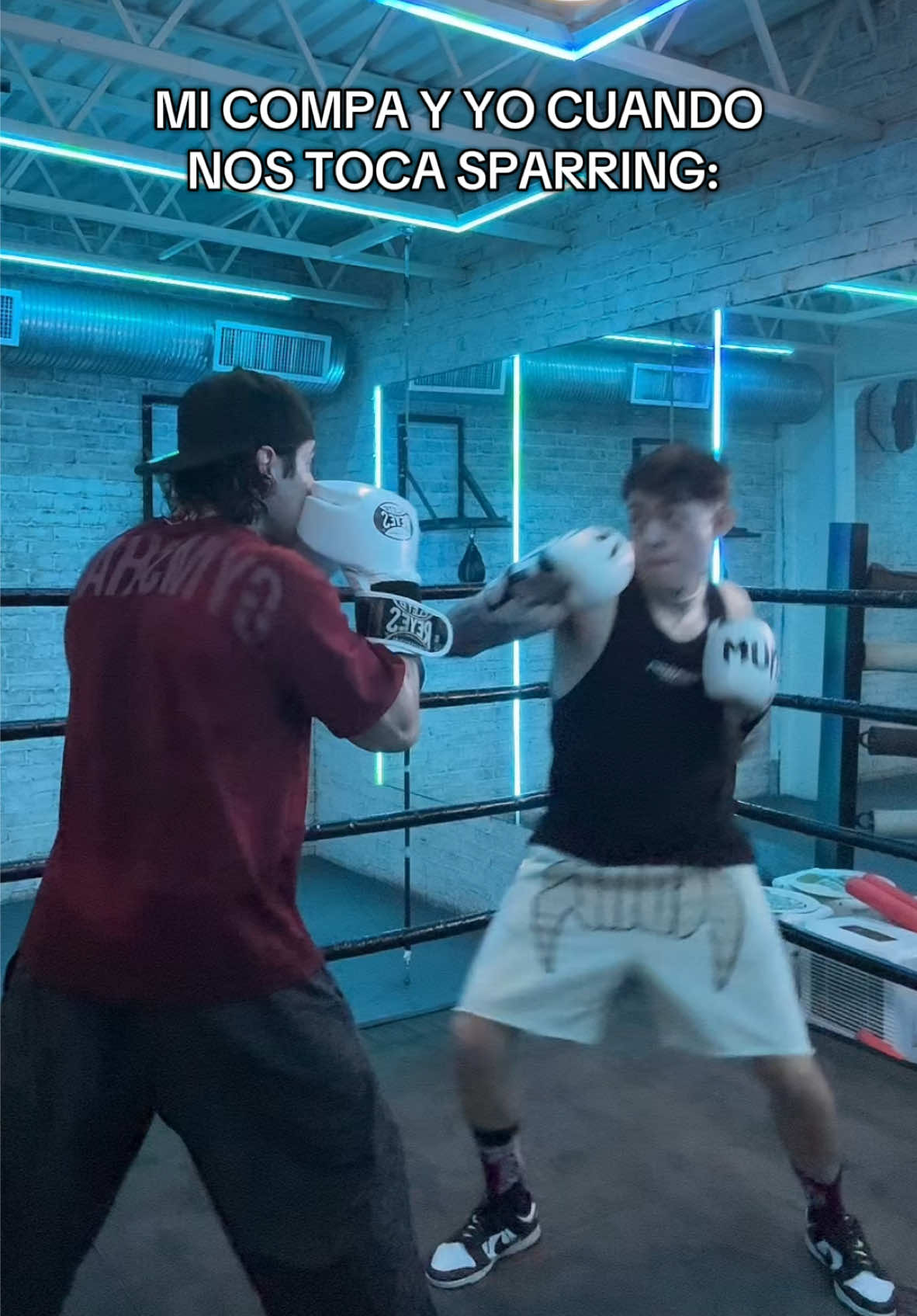 A post by @carlosbelcast on TikTok caption: Ja ja no me dolió @RonaldoBXM 