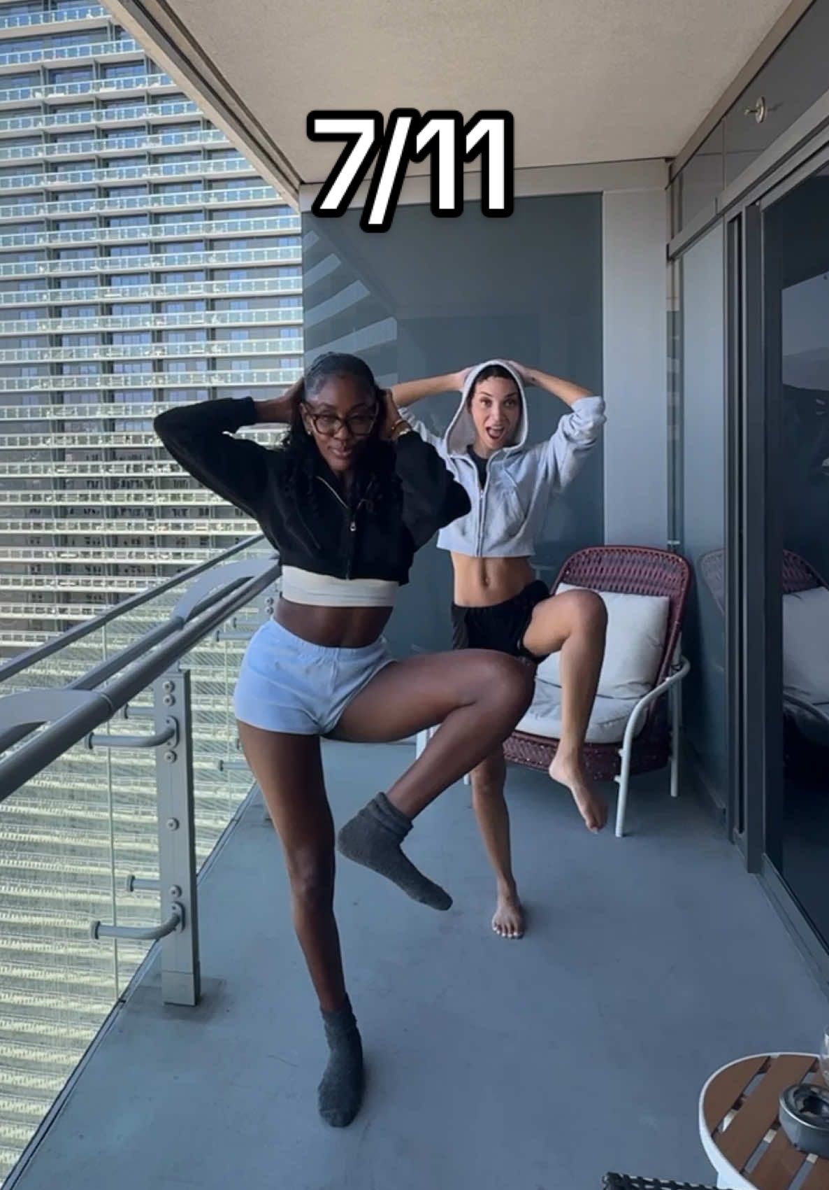 A post by @ravenelysetv on TikTok caption: Smack it, smack it in da air! #711 #beyonce #711dance 