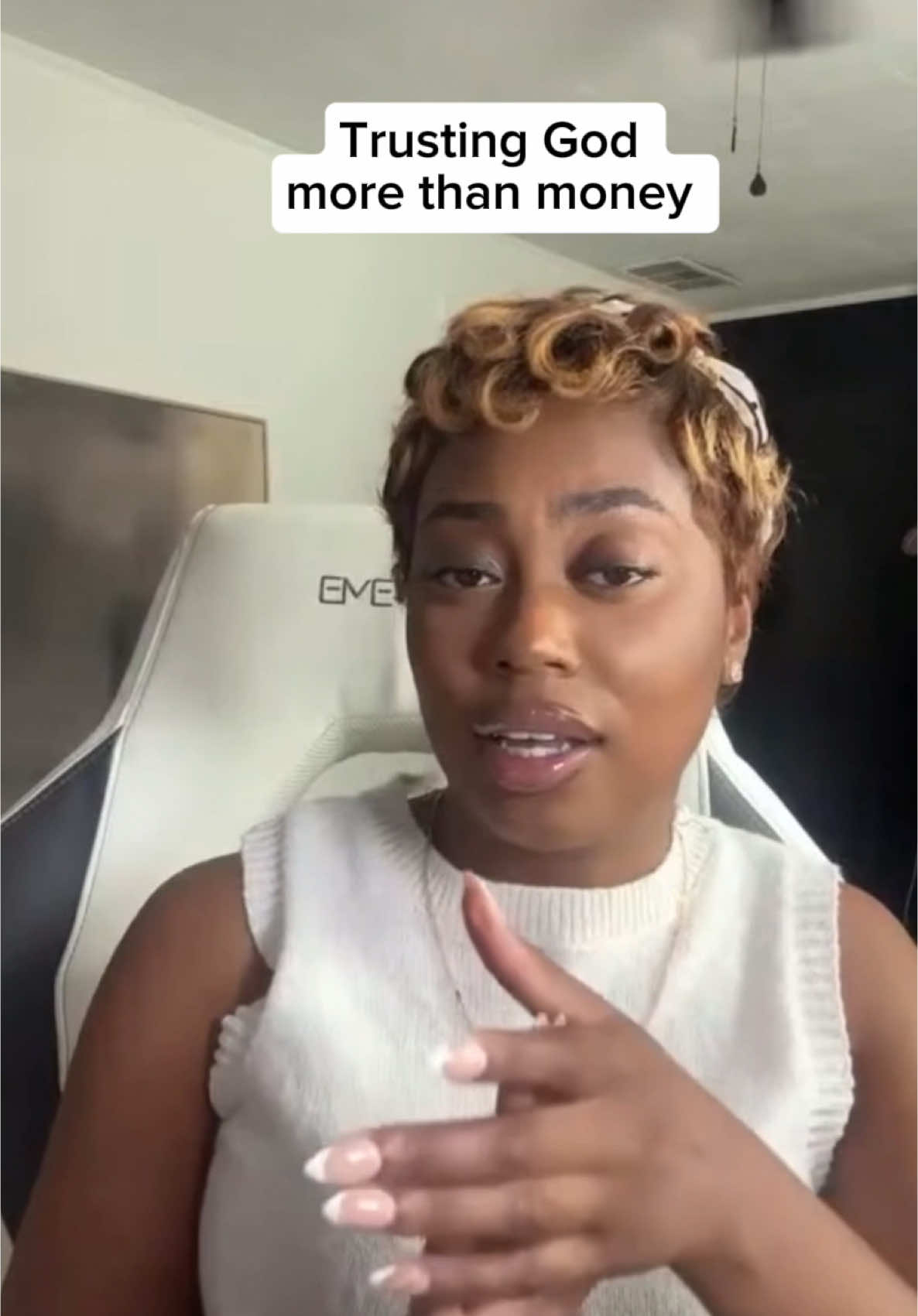 A post by @chatejah on TikTok caption: I don’t chase money… money chases me @Chatejahlives #christiantiktoksforyou #trustinggodalways #Godovermoney #christiantiktok 