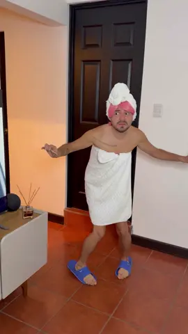A post by @jaycolindres on TikTok caption: El temblor 😱 