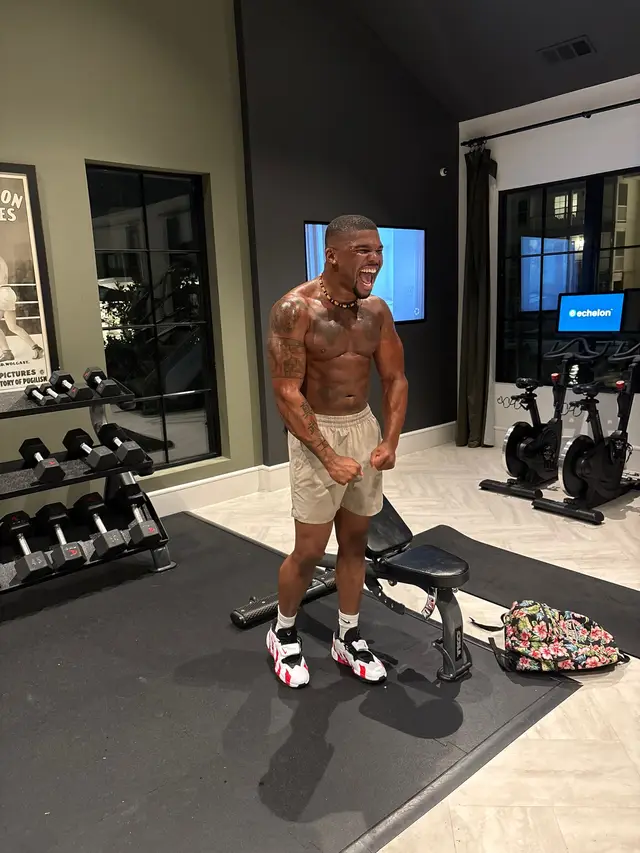 A post by @elite.brown on TikTok caption: First workout since leaving the villa… grateful for the journey, excited for what’s next 🙌 One step at a time.” . . . #l#loveislandusae#elitei#instae#explorel#lifestylef#fitnessg#gymh#humbledl#loveislandl#loveh#healthg#georgias#spartas#selfiei#inspirationa#athletet#teamjalenw#warriorc#countryd#deepsouthn#nikep#peacocks#summerp#photost#thankfulg#goodtimess#smoothtiktokshop #tiktok ##loveyourself