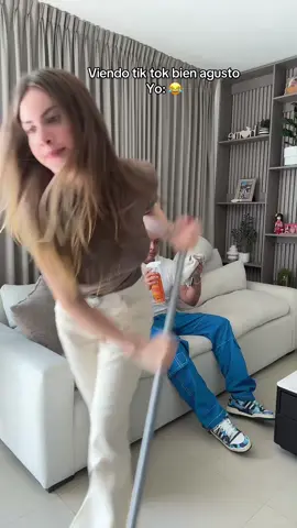 A post by @dayaacervantes on TikTok caption: Nadamas un ratito y a limpiar😂 IG DAYAACERVANTESS 💗@Shulito calderon 